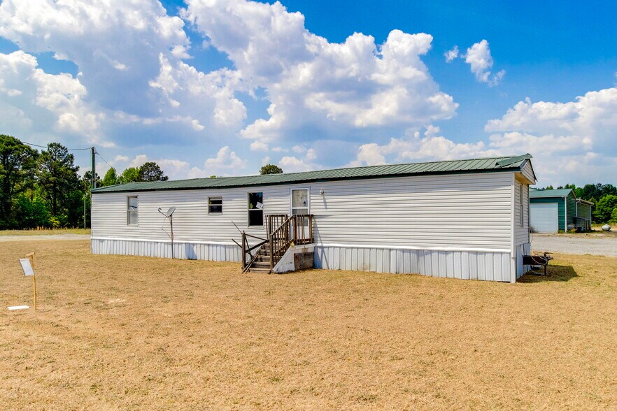 More Photos Of 267 Bell Rd, Mayesville Flex For Sale