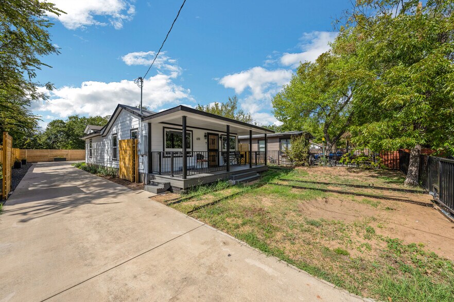 More Photos Of 6111 Atwood St, Austin Multifamily For Sale