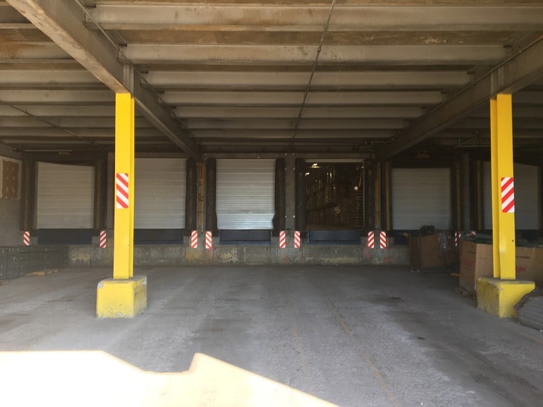 More Photos Of 4039 Genesee St, Cheektowaga Distribution For Lease