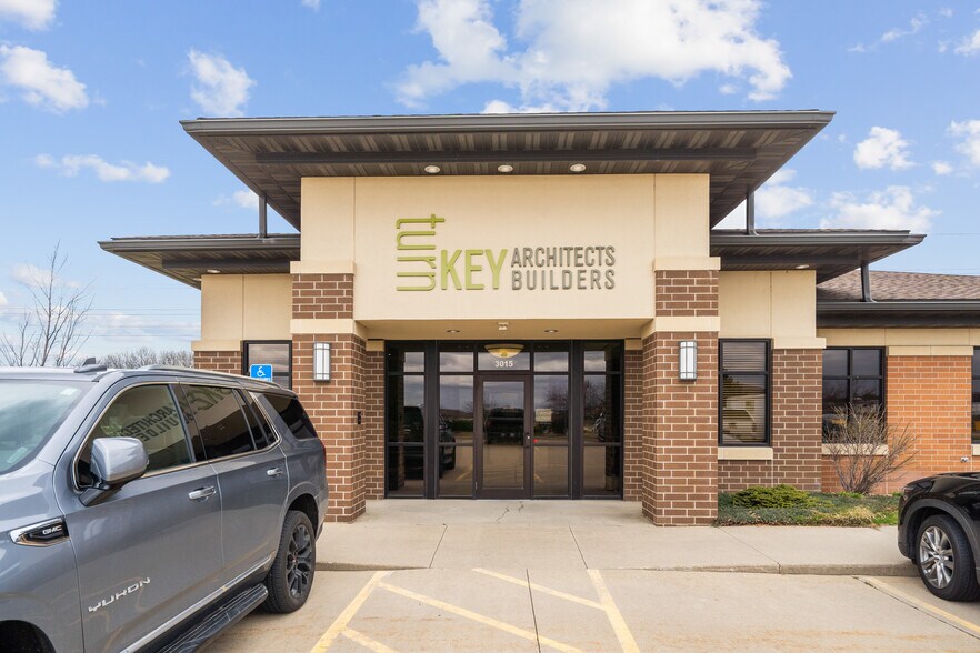 More Photos Of 3015 Greyhound Dr, Waterloo Medical For Lease