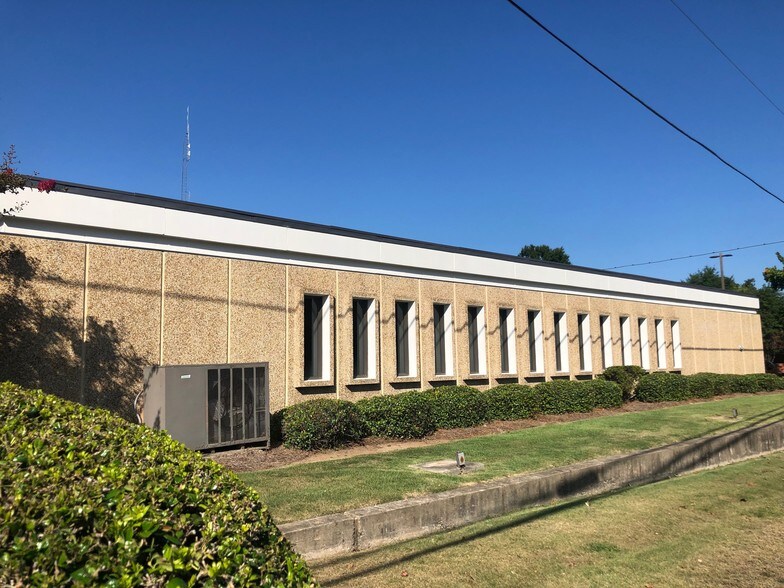 More Photos Of 102 N Broad St, Winder Bank For Lease