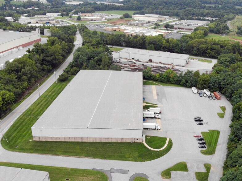 More Photos Of 365 Emig Rd, York Warehouse For Lease