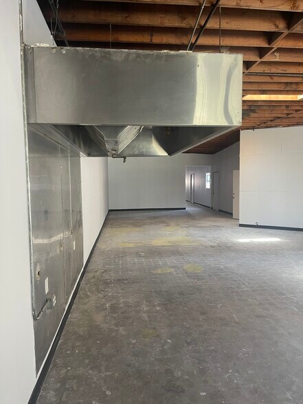 More Photos Of 7307-7309 Canoga Ave, Canoga Park Restaurant For Lease