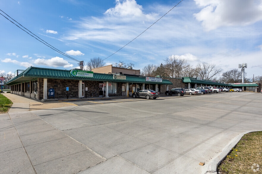 Primary Photo Of 3218-3300 SW 9th St, Des Moines General Retail For Lease