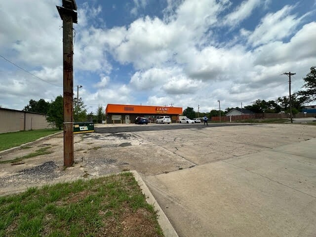 More Photos Of 8201 NW 10th St, Oklahoma City Service Station For Sale