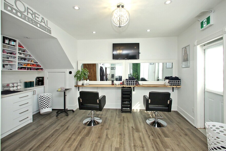 More Photos Of 10-12 Centre St, Markham Office Residential For Sale