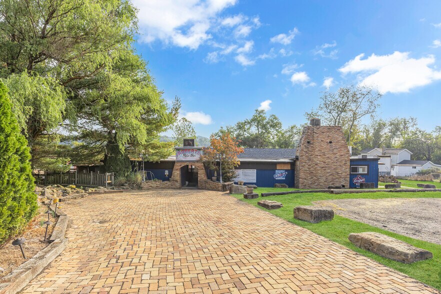 More Photos Of 1020 Sharon Rd, Beaver Restaurant For Sale