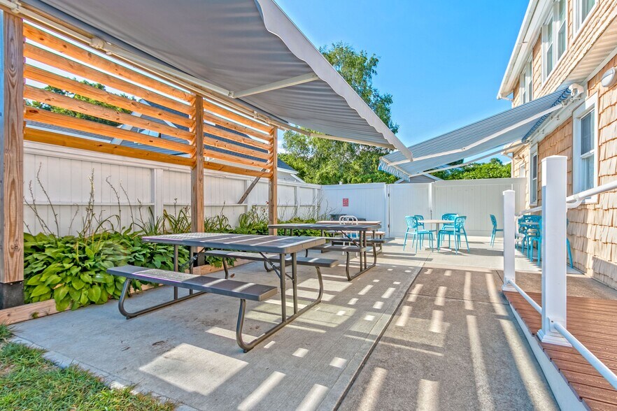 More Photos Of 35 Nehantic Dr, Niantic Storefront Retail Residential For Sale