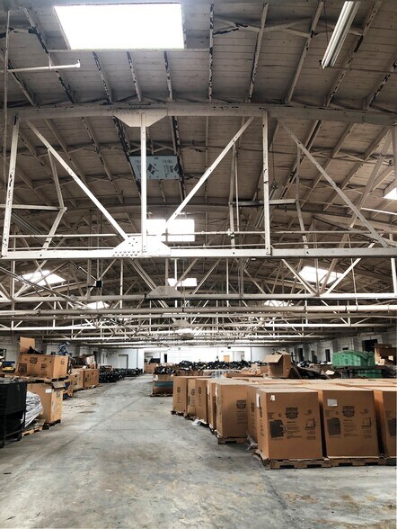 More Photos Of 1227 N Washington Ave, Cookeville Light Manufacturing For Lease