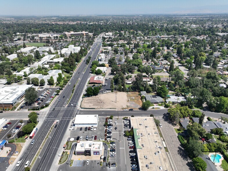 More Photos Of 916-920 S Mooney Blvd, Visalia General Retail For Sale