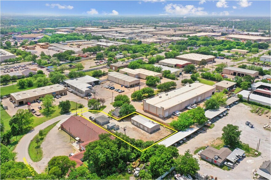 Primary Photo Of 2423 Hinton Dr, Irving Warehouse For Lease
