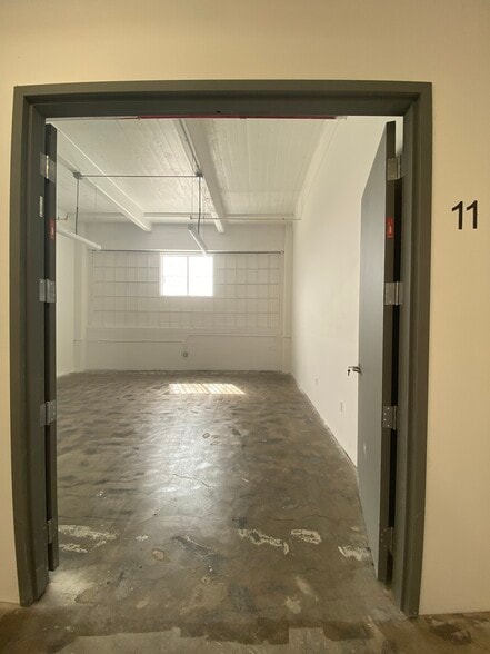 More Photos Of 901 E 31st St, Los Angeles Manufacturing For Lease