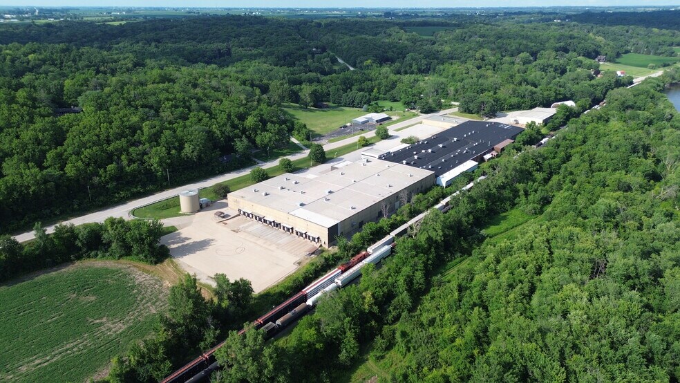 Primary Photo Of 2900 Hwy 22, Muscatine Manufacturing For Sale