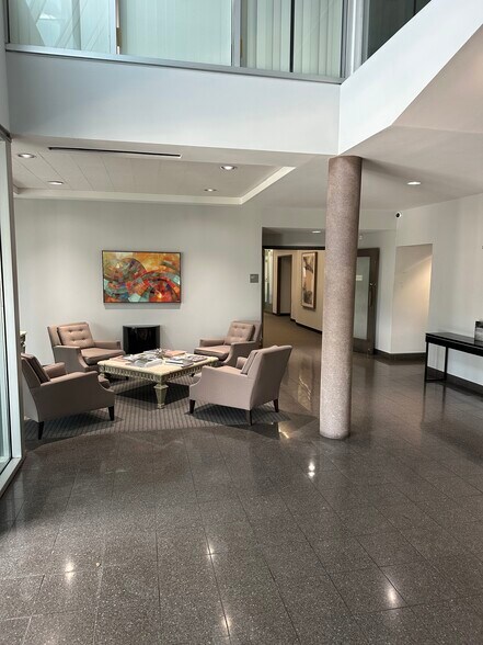 More Photos Of 3830 Promontory Point Dr, Austin Warehouse For Lease