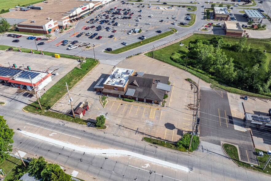 More Photos Of 3704 Faraon St, Saint Joseph Restaurant For Lease