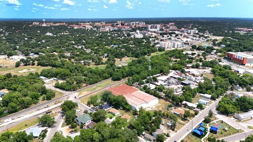 More Photos Of 312 Camacho St, San Marcos Warehouse For Sale