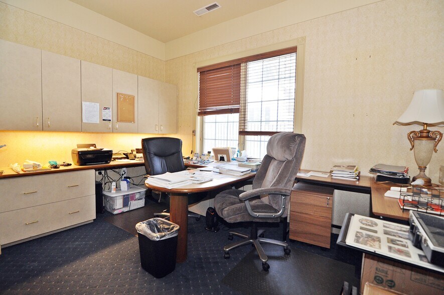 More Photos Of 10614 Warwick Ave, Fairfax Office For Lease