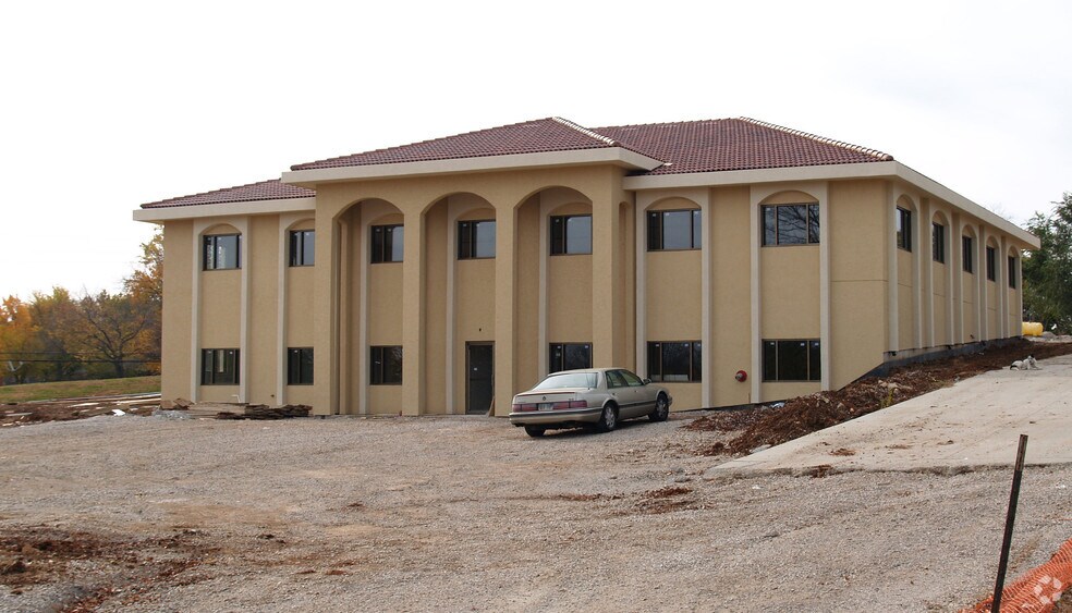 More Photos Of 8650 Candlelight Ln, Lenexa Medical For Sale