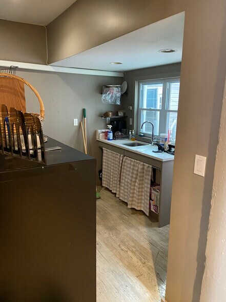 More Photos Of 713 Lorimer St, Brooklyn Storefront Retail Residential For Lease