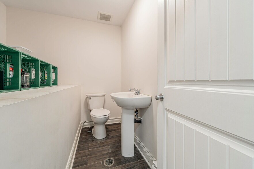 More Photos Of 6092-6120 Ch De La Côte-Des-Neiges, Montréal Storefront Retail Office For Lease