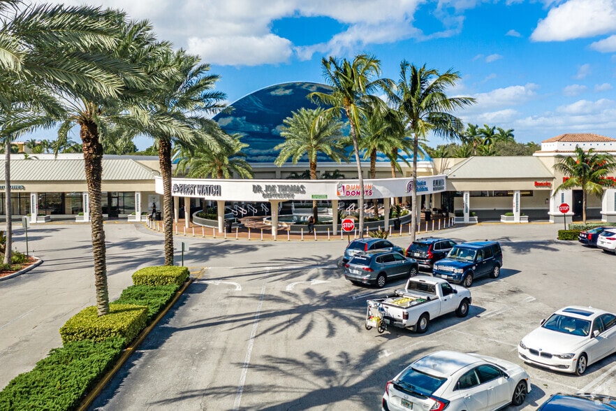 More Photos Of 4703-4763 N Ocean Dr, Sea Ranch Lakes General Retail For Lease