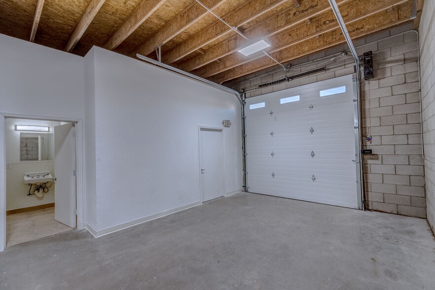 More Photos Of 1216 E Pennsylvania St, Tucson Warehouse For Lease