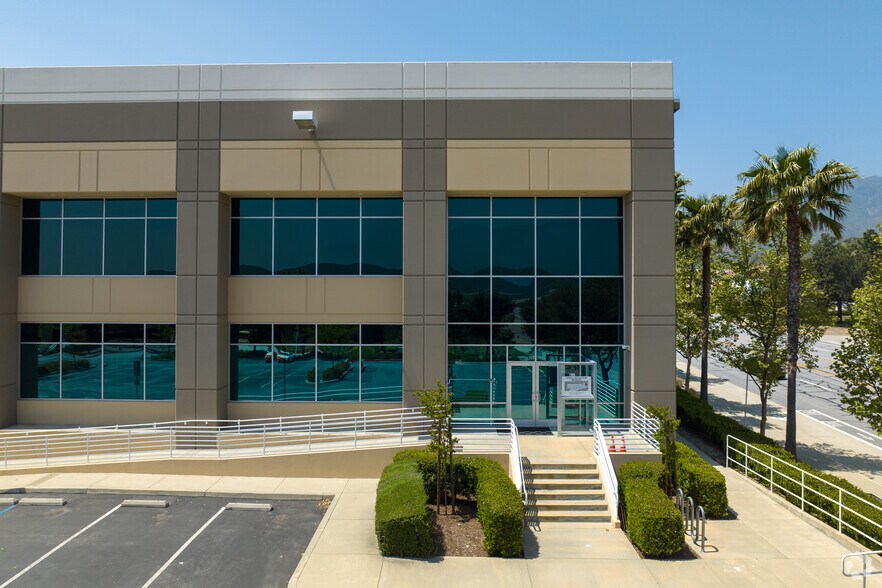 More Photos Of 17335 Glen Helen Pky, San Bernardino Distribution For Lease