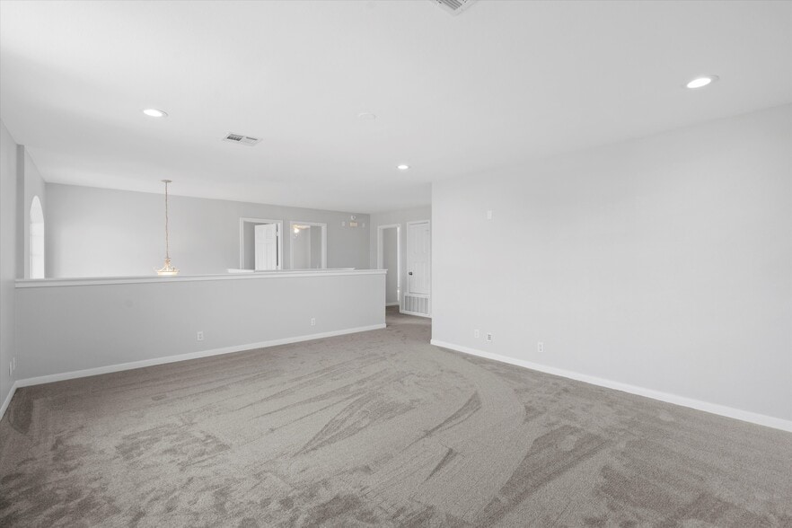 More Photos Of 113 Holmstrom St, Hutto Specialty For Sale