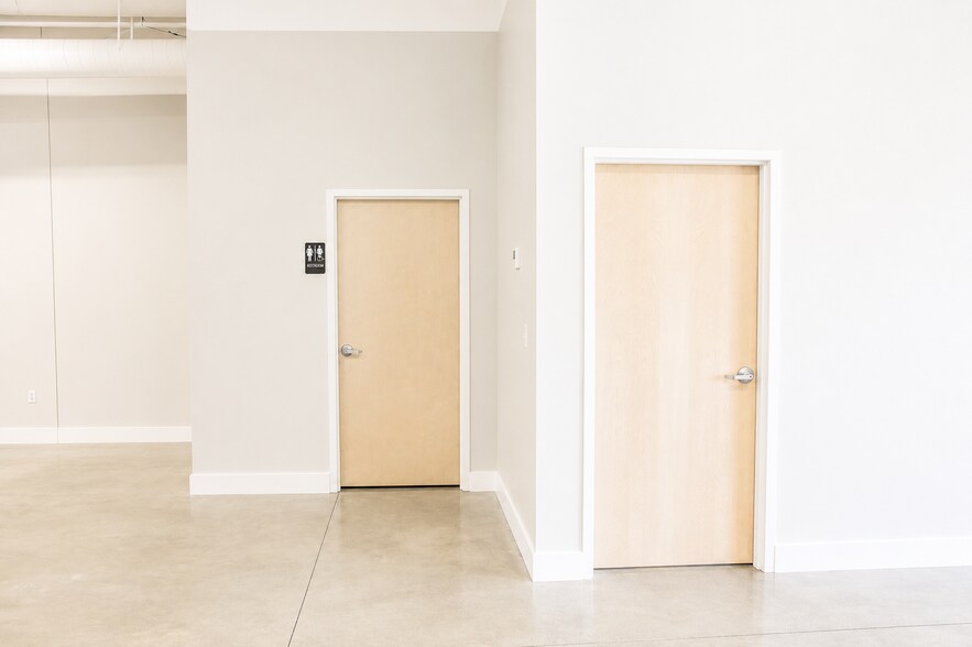 More Photos Of 9 Alpine Ct, Brunswick Flex For Lease
