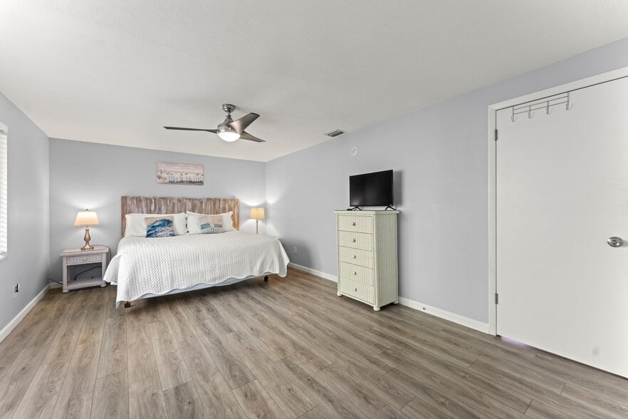 More Photos Of 1708 S Atlantic Ave, New Smyrna Beach Hotel For Sale