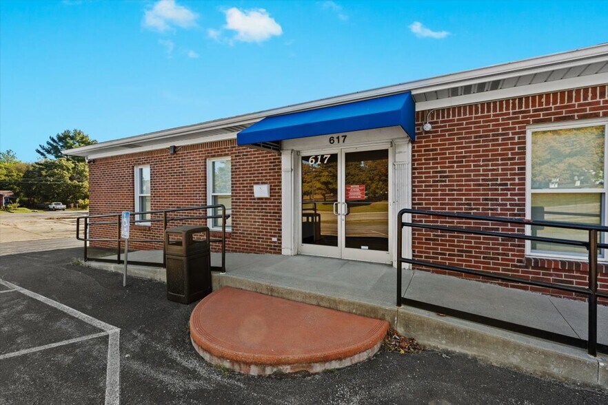 More Photos Of 617 Mulberry St, Elizabethtown Office For Sale