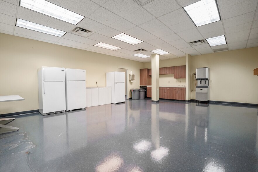 More Photos Of 10567 Sawmill Pky, Powell Office For Lease