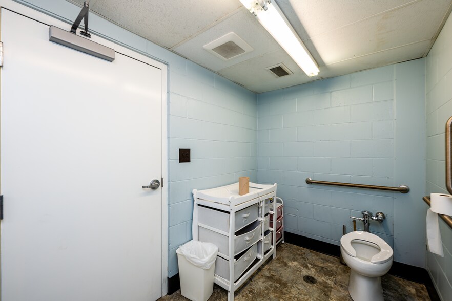 More Photos Of 410 N 2nd St, Niles General Retail For Sale