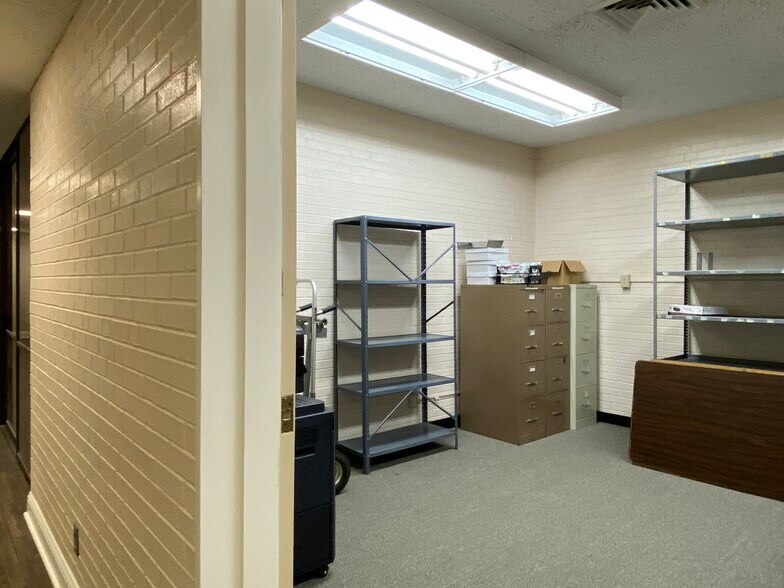 More Photos Of 9400 Village Green Dr, Shreveport Office For Lease