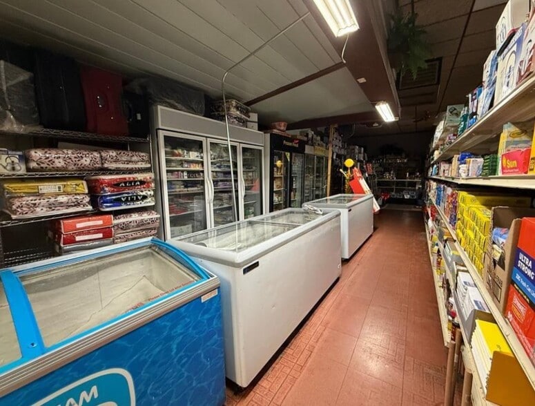 More Photos Of 10224 Conant St, Hamtramck Storefront For Sale