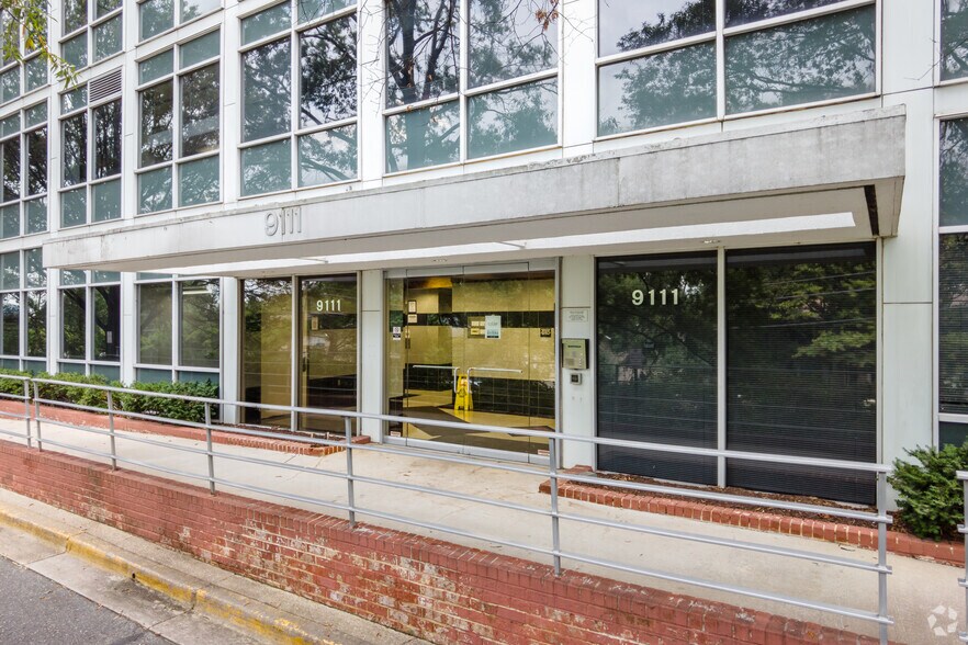 More Photos Of 9111 Edmonston Rd, Greenbelt Office For Lease