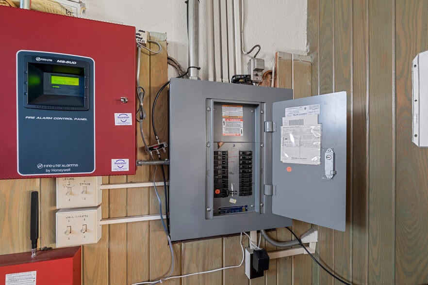 More Photos Of 21 State St, Oil City Specialty For Sale