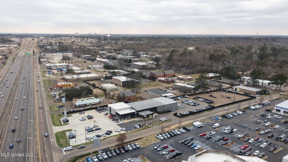 More Photos Of 5385 N I 55 St, Jackson Auto Dealership For Sale