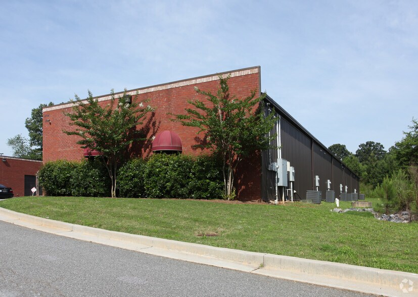More Photos Of 2784 Sugarloaf Pky, Lawrenceville Warehouse For Lease