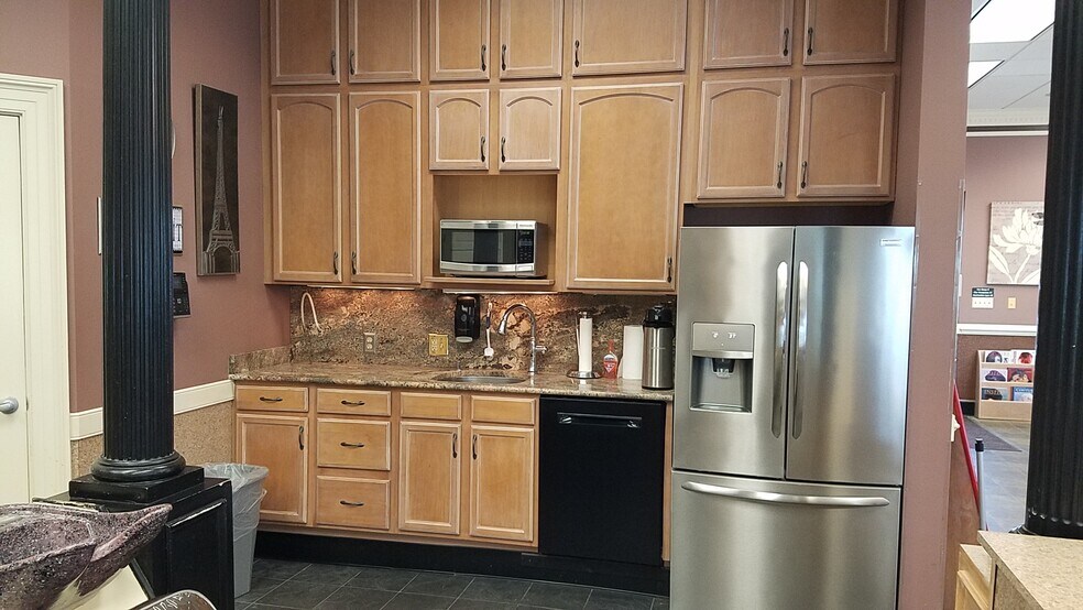 More Photos Of 1260-1272 Alverser Plz, Midlothian Storefront Retail Office For Lease