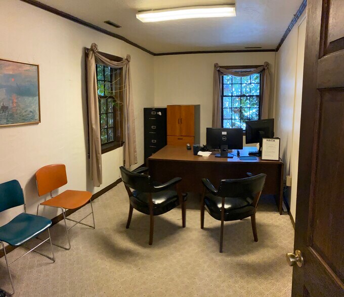 More Photos Of 261 Common St, Lawrence Office For Sale