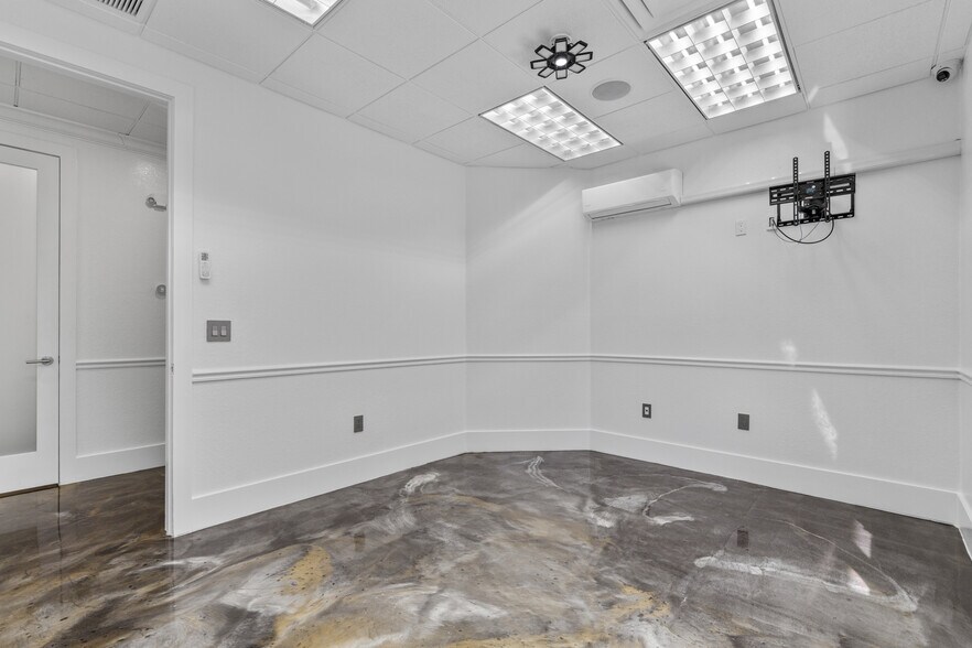 More Photos Of 13730 Cypress Terrace Cir, Fort Myers Medical For Sale