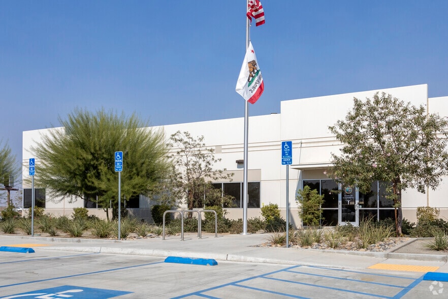 More Photos Of 3655 Unicorn Rd, Bakersfield Office For Lease