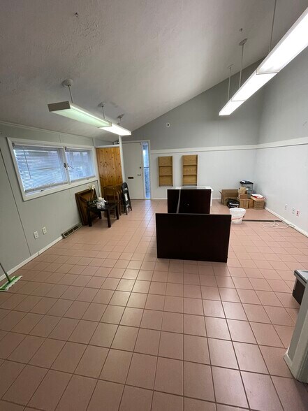 More Photos Of 4201 E 3rd St, Bloomington Medical For Lease