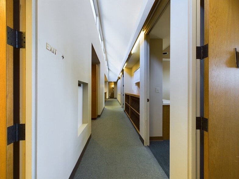 More Photos Of 545 SE Oak St, Hillsboro Medical For Sale