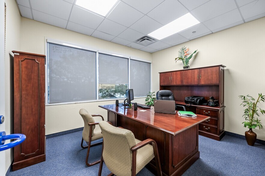 More Photos Of 6015 31st St E, Bradenton Office For Sale