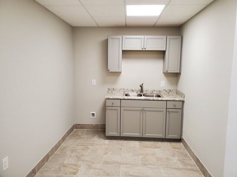 More Photos Of 485 Ethan Dr, Fayetteville Distribution For Lease