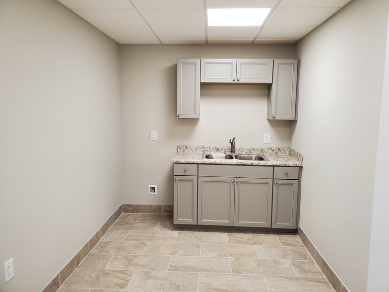 More Photos Of 485 Ethan Dr, Fayetteville Distribution For Lease