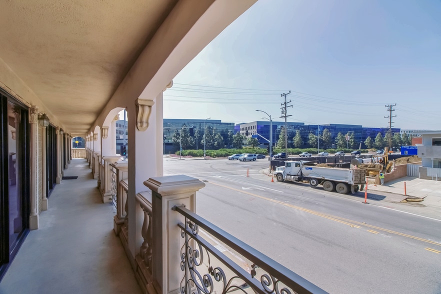 More Photos Of 11949 Jefferson Blvd, Culver City Office For Lease