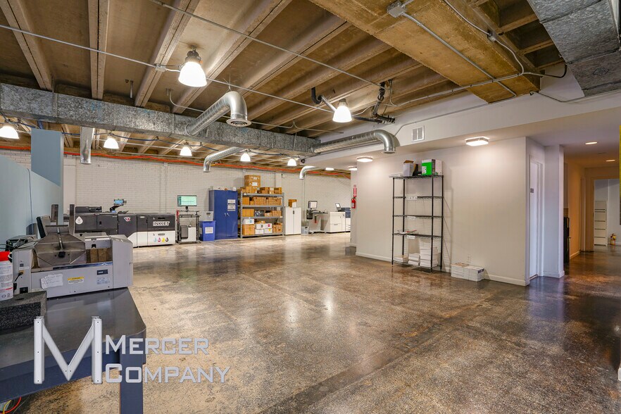 More Photos Of 2451 N Stemmons Fwy, Dallas Distribution For Sale